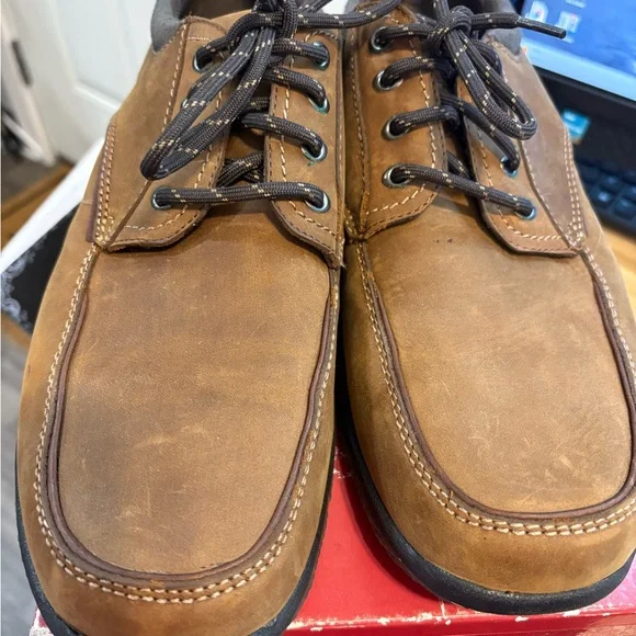 Dexter Tan and Red Shoe Box - Picture 1 of 9